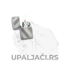 ZIPPO UPALJAČI-DIAGONAL WEAVE U RUCI