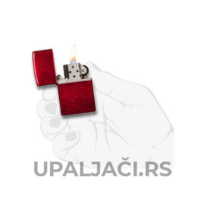 ZIPPO Original Upaljaci-Candy Apple Red U RUCI