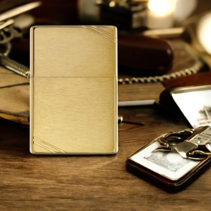 Zippo Upaljač-Brušeni Mesing Vintage sa Kosim Crtama