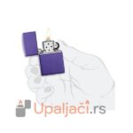 Zippo Upaljac Classic Purple Matte kako izgleda u ruci