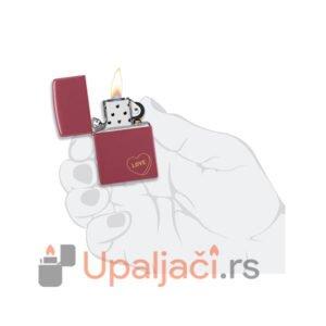 Zippo Upaljac iz Kolekcije Price Fighter 2022-Love Design Red Brick u Ruci