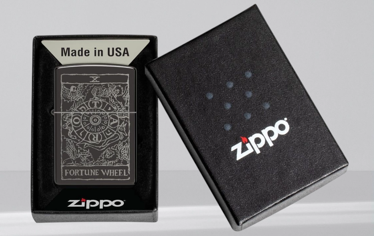 Zippo Wheel of Fortune Upaljač 2 Zippo Wheel of Fortune upaljač sa tarot dizajnom točka sreće na crnom sjaju