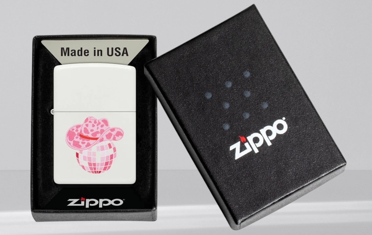 Zippo Honky Tonk upaljač sa disko kuglom i kaubojskim šeširom na belom mat kućištu