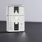 Upaljač Zippo Intricate Spade Design – Pik Simbol i Hromirani Stil