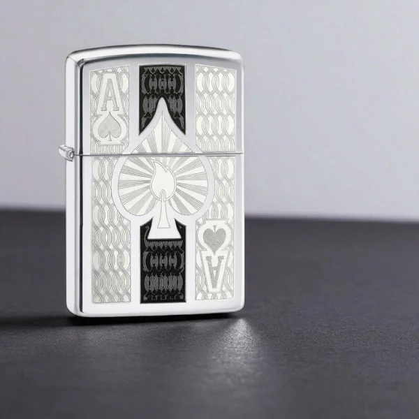 Upaljač Zippo Intricate Spade Design – Pik Simbol i Hromirani Stil