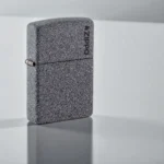 Upaljač Zippo Iron Stone – Klasičan Stil sa Teksturom Kamena