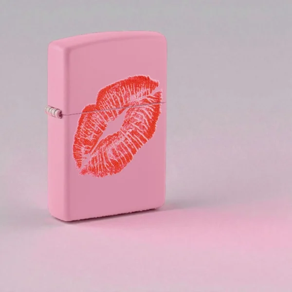 Zippo Smooches – Ljubavni Trag Karmina na Pink Upaljaču