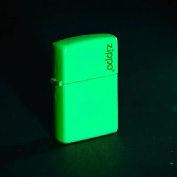 zippo glow in the dark svetli u mraku