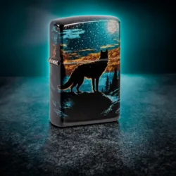 Upaljač Zippo Vuk na Mesečini sa motivom vuka u noćnom pejzažu