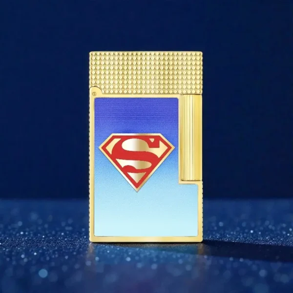 S.T. Dupont Superman Sky Blue luksuzni upaljač sa plavim lakom i zlatnim detaljima