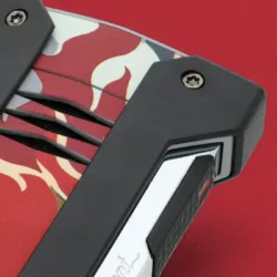 Detalj kućišta S.T. Dupont Défi Extreme Camo Red upaljača za cigare
