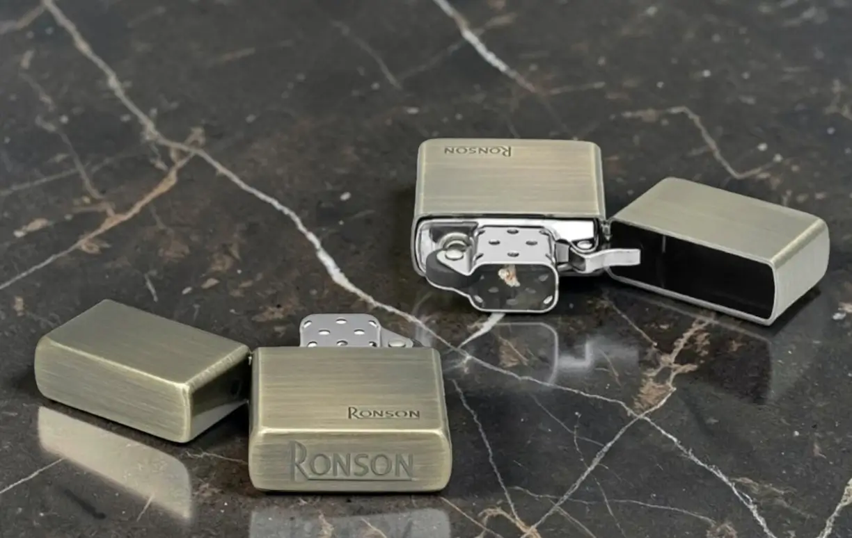 Ronson Brass Satin - Upaljač na Benzin 10 Ronson Brass Satin klasični benzinski upaljač sa fitiljem - facebook
