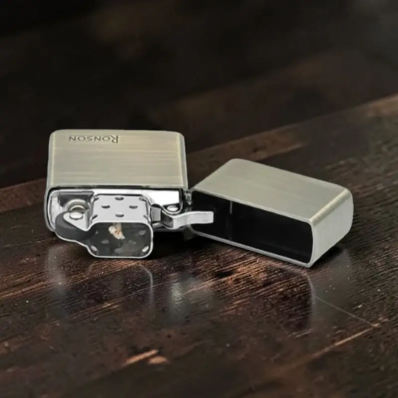 Ronson Brass Satin - Upaljač na Benzin 6 Unutrašnji deo Ronson Brass Satin punjivog benzinskog upaljača