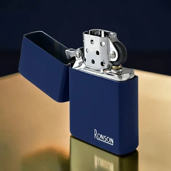 Ronson Dark Blue Matt upaljač na benzin sa otvorenim poklopcem