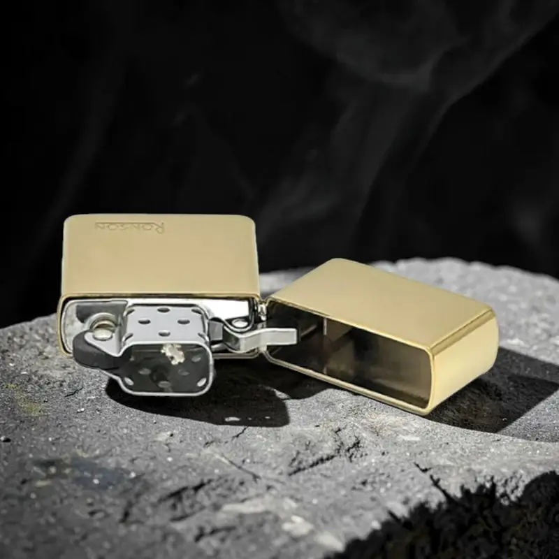 Ronson Gold Polished - Upaljač na Benzin 9 Mehanizam paljenja Ronson Gold Polished modela sa kremenom