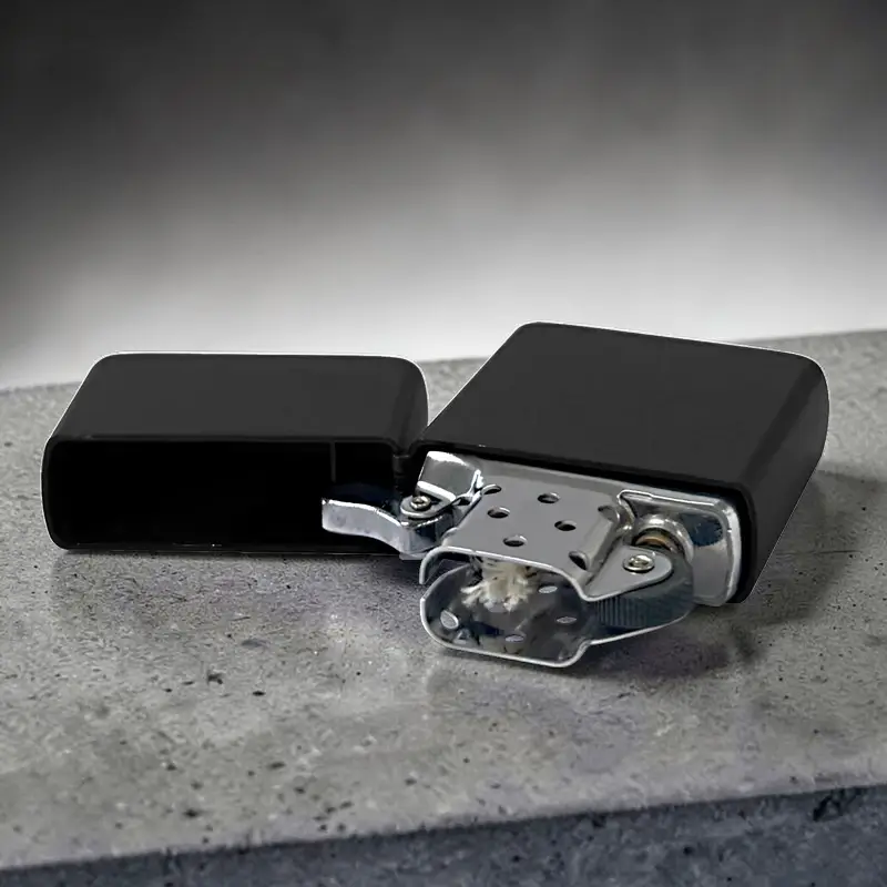 Ronson Black Matt - Upaljač na Benzin 10 Mehanizam paljenja Ronson Black Matt upaljača sa kremenom