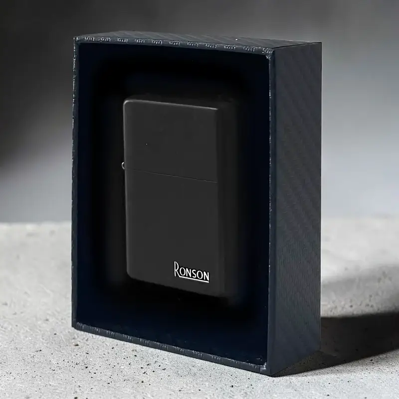 Ronson Black Matt - Upaljač na Benzin 8 Ronson upaljač Black Matt u poklon ambalaži