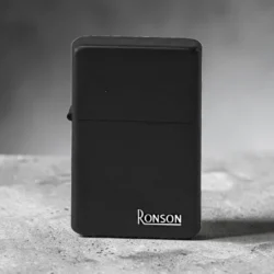 Ronson Black Matt – metalni benzinski upaljač sa fitiljem