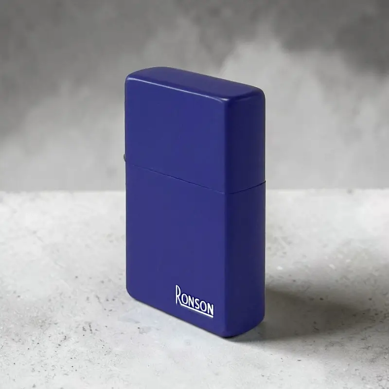 Ronson Purple Matt - Upaljač na Benzin 10 Bočni prikaz Ronson Purple Matt metalnog upaljača