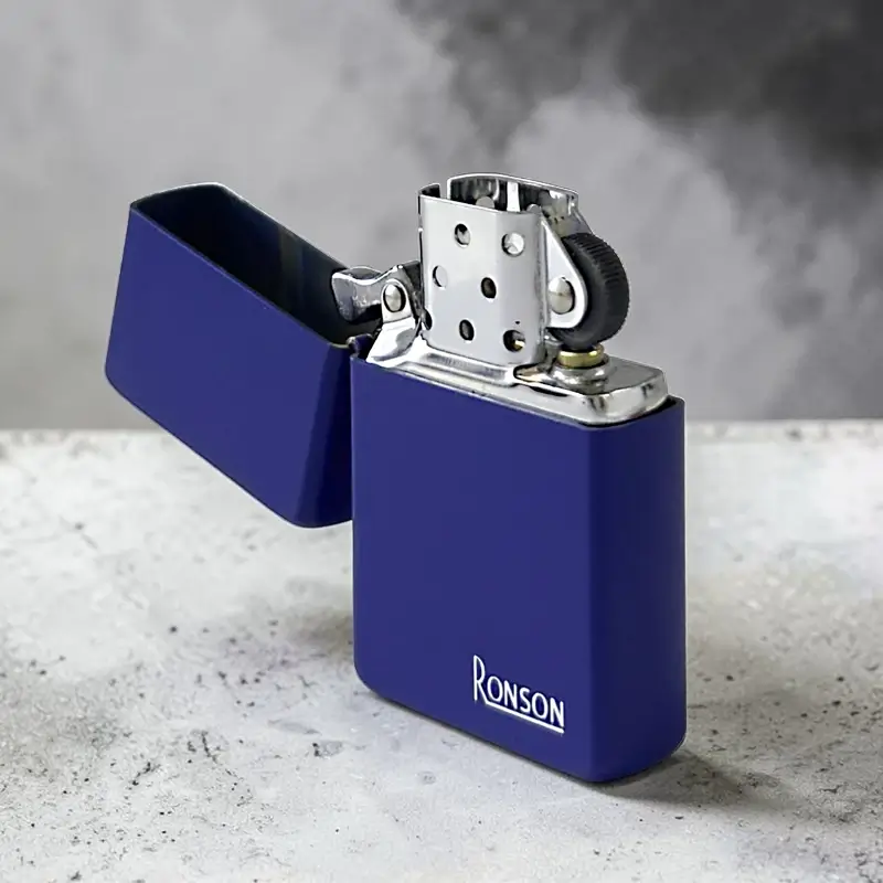 Ronson Purple Matt - Upaljač na Benzin 4 Ronson Purple Matt upaljač na benzin sa otvorenim poklopcem