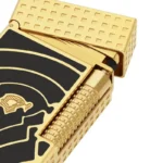 Detalj poklopca i mehanizma S.T. Dupont Le Grand Cohiba 60 Black Gold upaljača