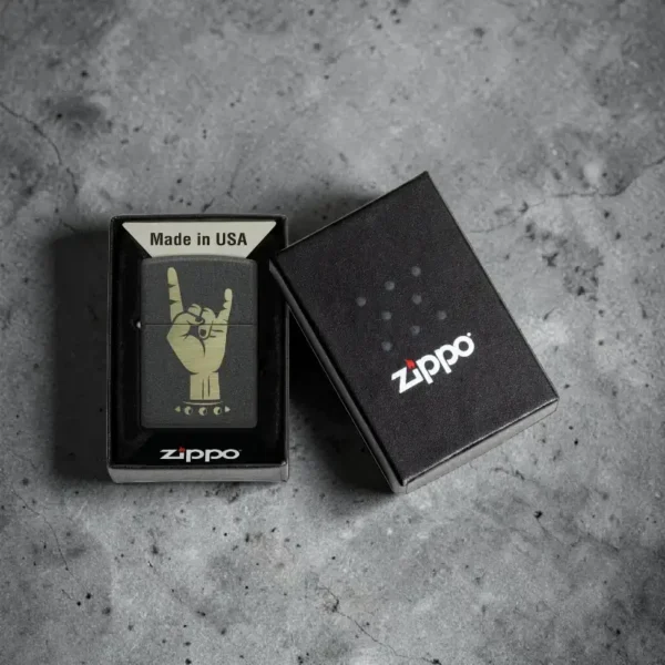 Rock On Black Crackle Zippo Upaljač u poklon kutiji