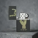 Rock On Black Crackle Zippo Upaljač otvoren