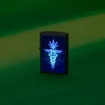 Zippo Gleaming Leaf Black Light 46266 u UV ambijentu