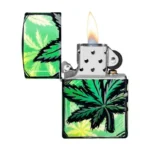 Otvoren Zippo Glowing Leaves 46253 sa upaljenim plamenom