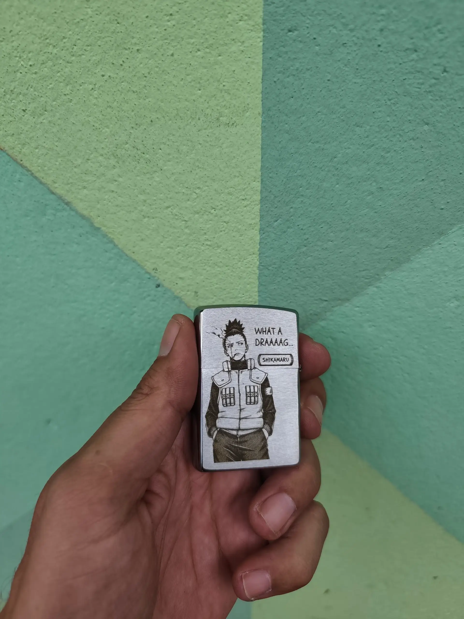 AI graviranje upaljača – od ideje u ChatGPT-u do Zippo gravure 17 Gotova AI gravura anime lika na Zippo upaljaču