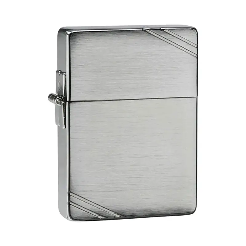 zippo-1935-replica-spoljasnja-sarka Zippo 1935 Replica upaljač sa karakterističnom spoljašnjom šarkom